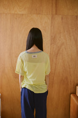 窓にぼんやり映る文字 "common gull products.