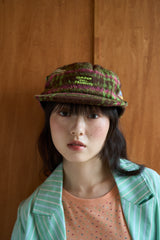 冬蛰黄色卡车的隐居CAP 