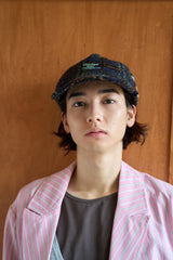 冬蛰黄色卡车的隐居CAP 