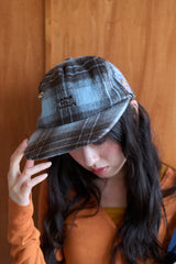 冬蛰黄色卡车的隐居CAP 