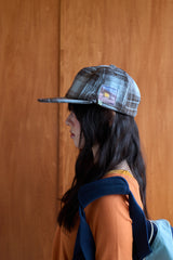 冬蛰黄色卡车的隐居CAP 