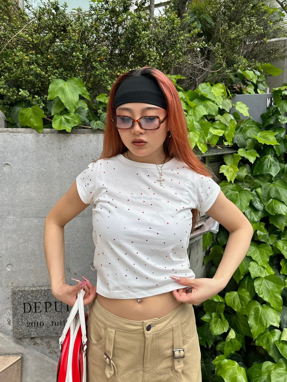 トップス STONE  Rhinestone Cropped Tee – YZ