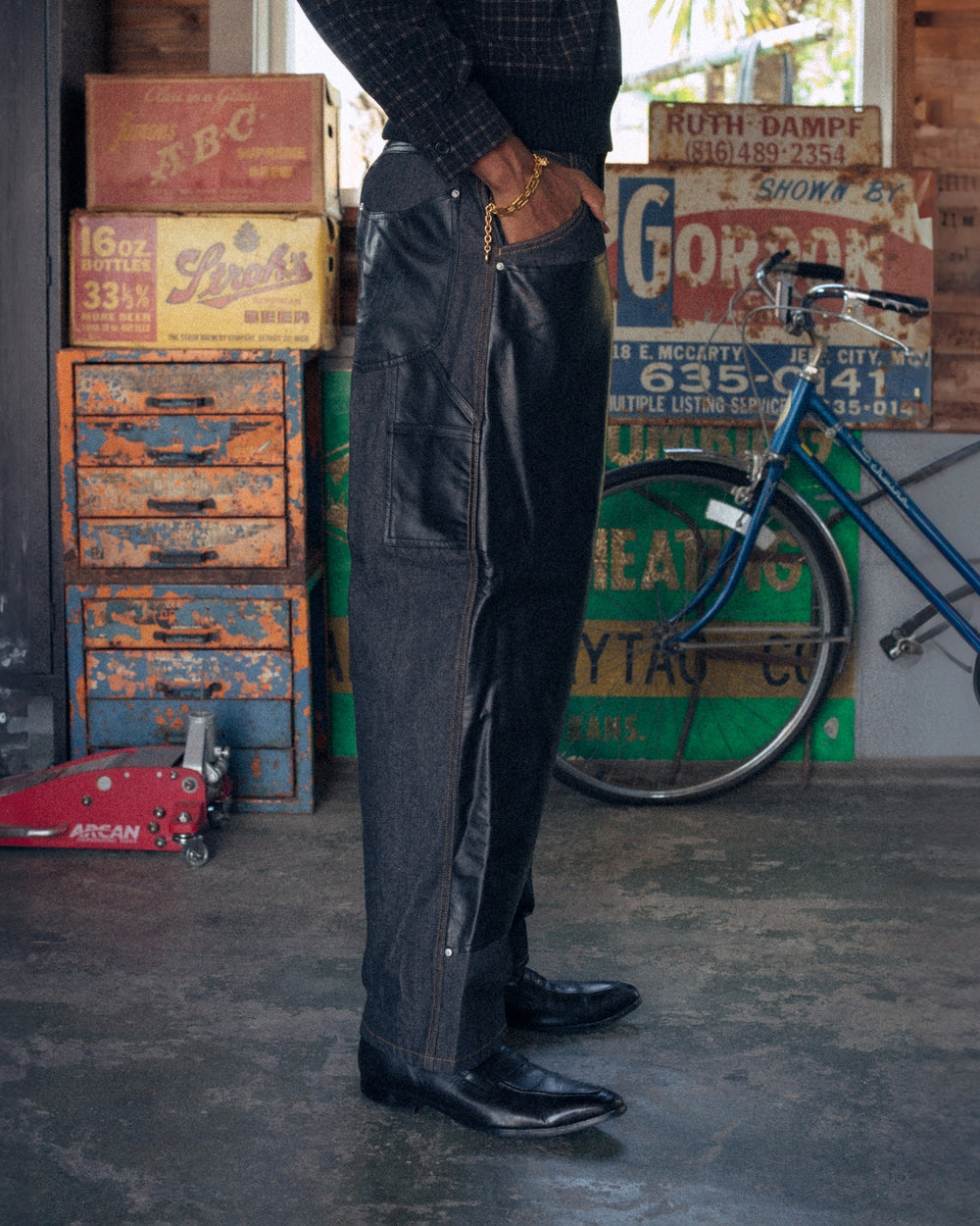 パンツ PU LEATHER SWITCHING DENIM PANTS BH-1535 PU LEATHER SWITCHING DENIM PANTS BH-1535