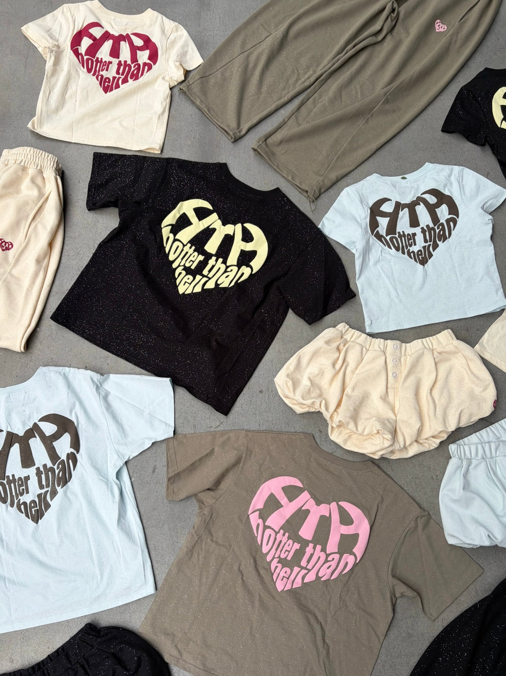 GLITTER HEART LOGO TEE – YZ