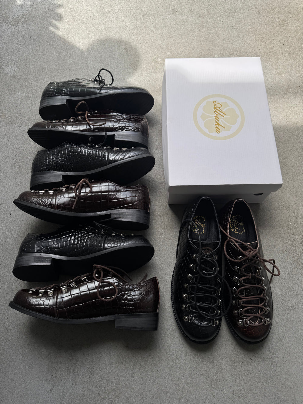 Crocodile Embossed Low-Top Shoes – YZ