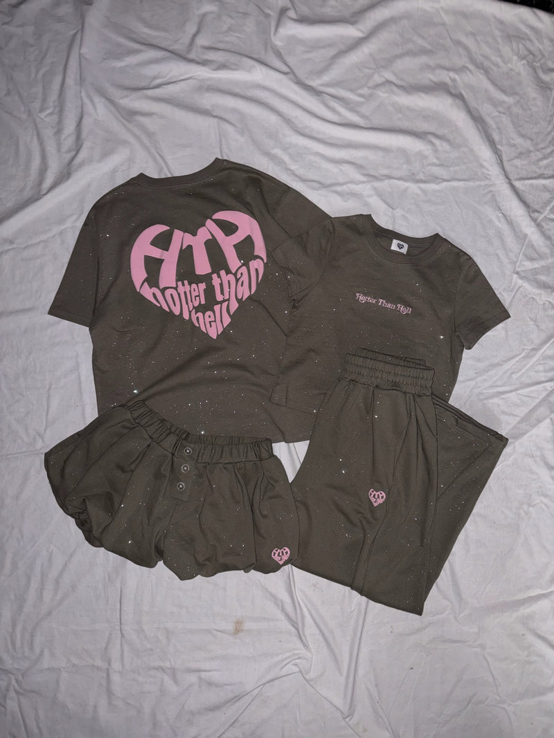 GLITTER HEART LOGO TEE – YZ