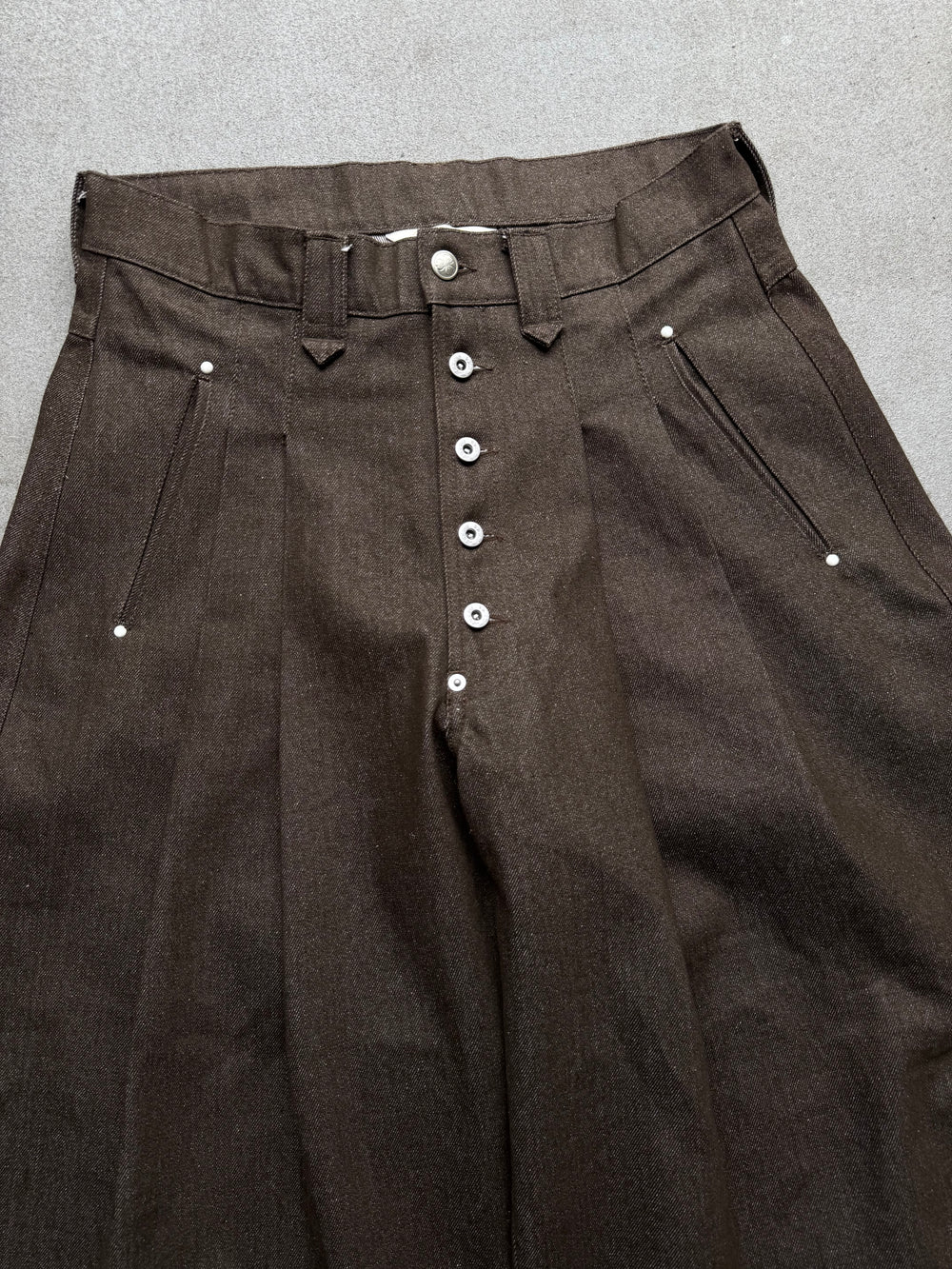 Wide-Tuck Colored Denim Pants – YZ