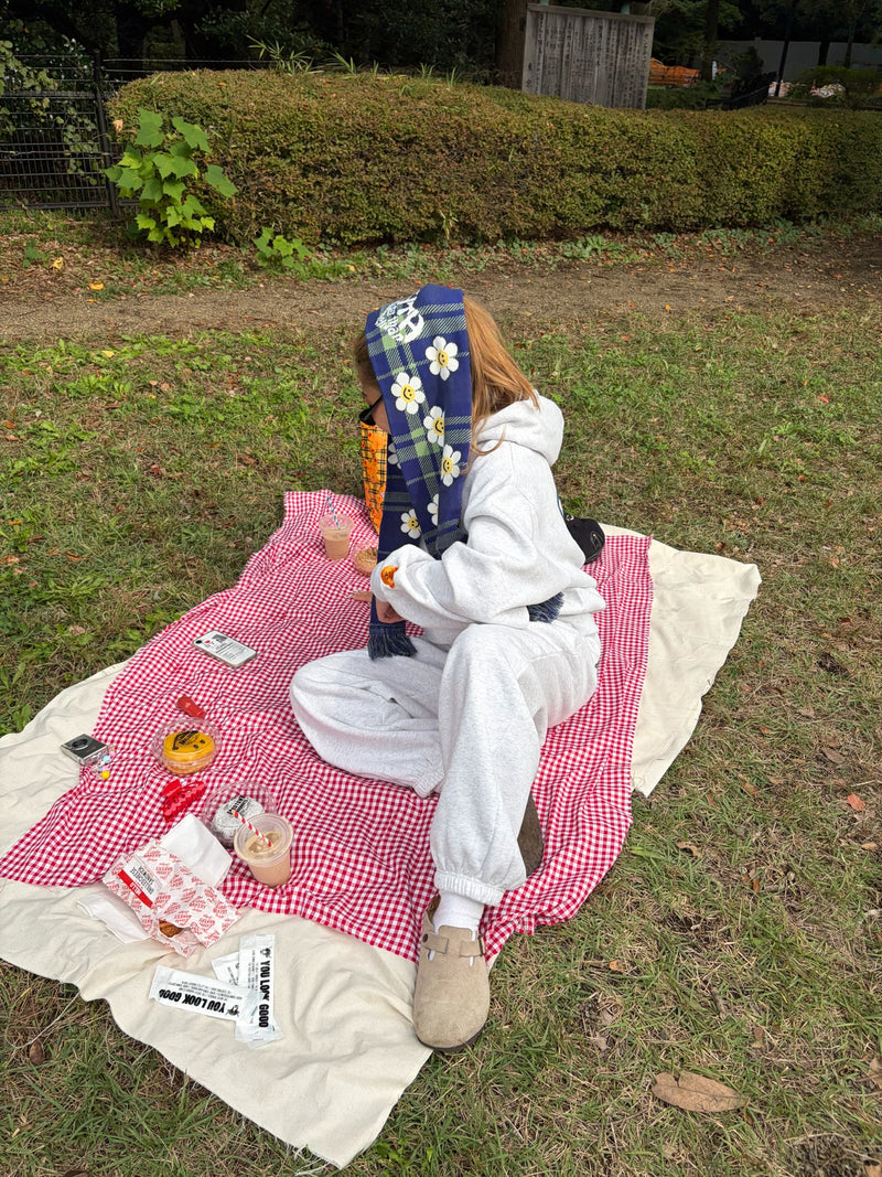 wiggle wiggle × HTH back logo sweat pants