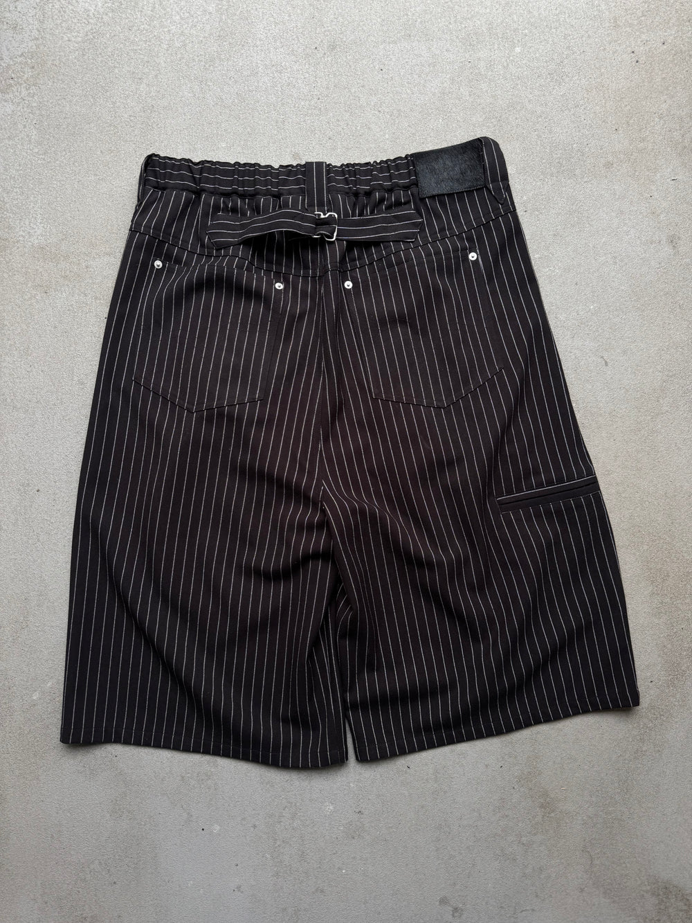 Wide-Pleated Striped Shorts – YZ