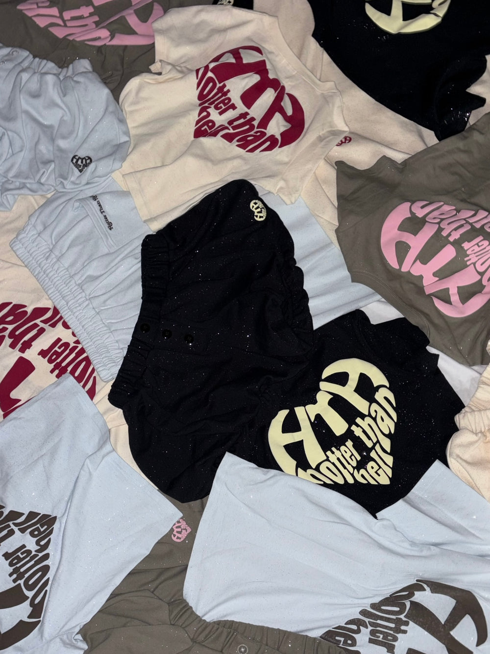 GLITTER HEART LOGO TEE – YZ