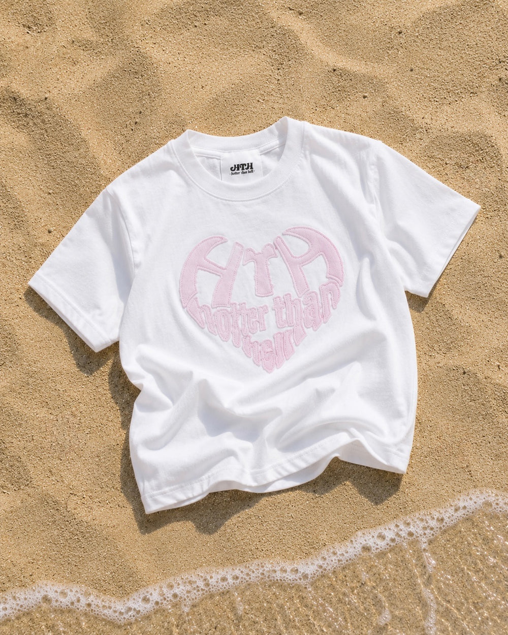 HEART LOGO APPLIQUE CROPPED TEE – YZ