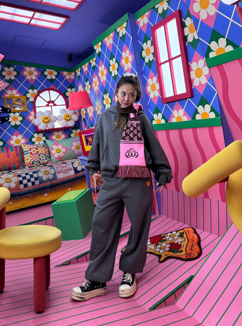 wiggle wiggle × HTH back logo sweat pants