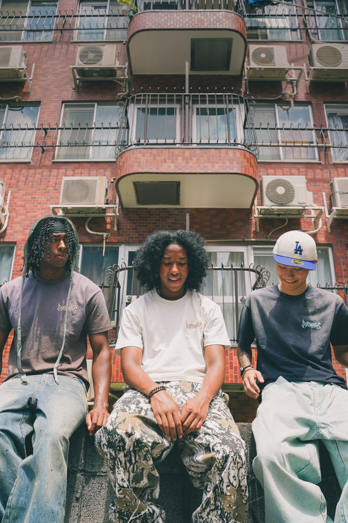 Tribal logo gradation tee