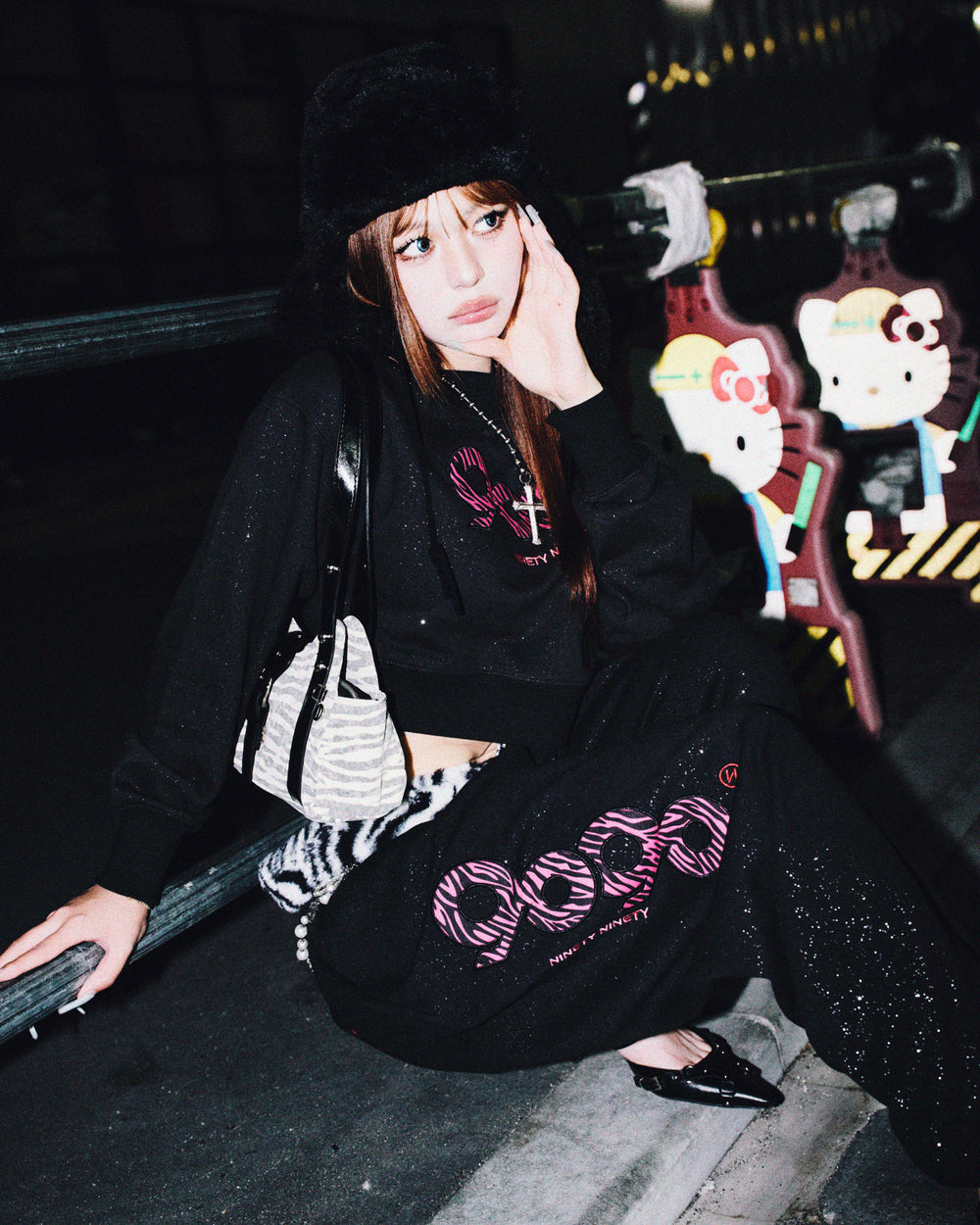 バレエ Og logo glitter off shoulder sweat OG Logo Glitter Off-shoulder Sweat – YZ