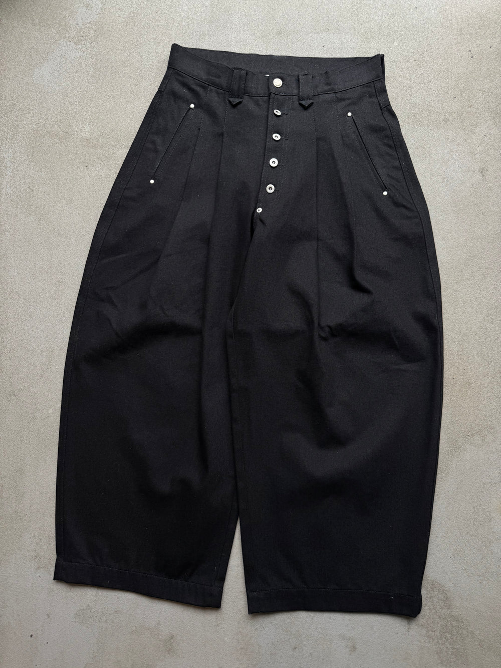 Wide-Tuck Colored Denim Pants – YZ