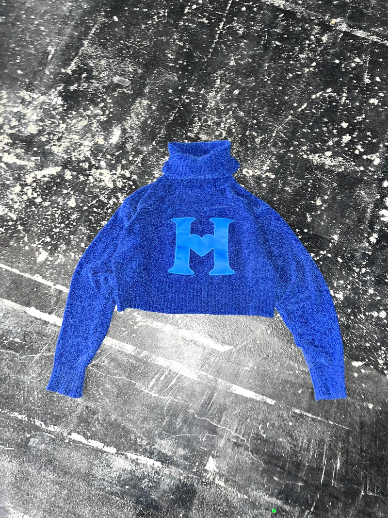 H logo knit