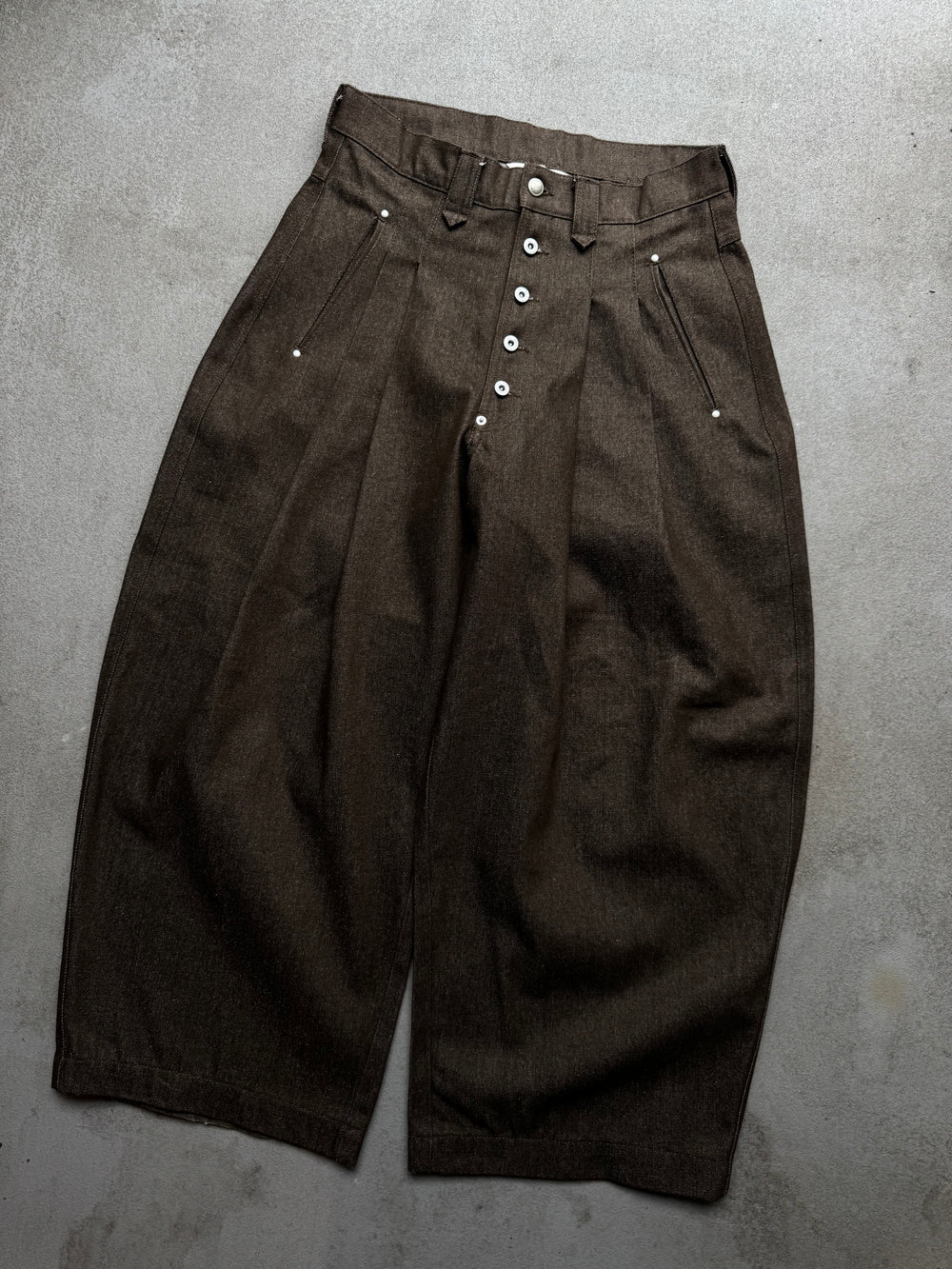 Wide-Tuck Colored Denim Pants – YZ
