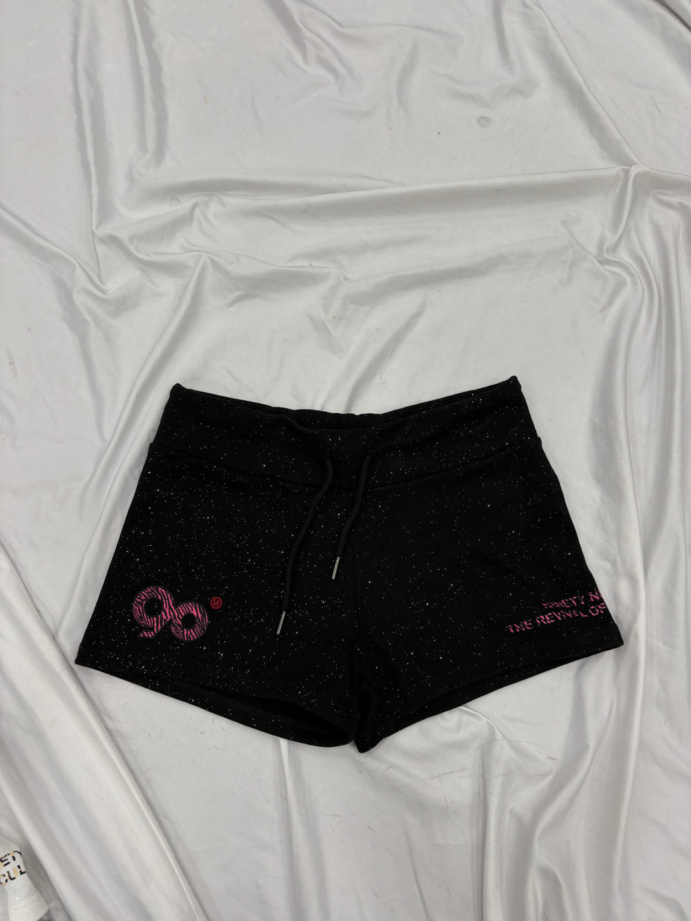 9090girlのLogo Glitter Micro Shortsです。 90 Logo Glitter Micro 9090girlのLogo Glitter Micro Shortsです。 90 Logo Glitter Micro