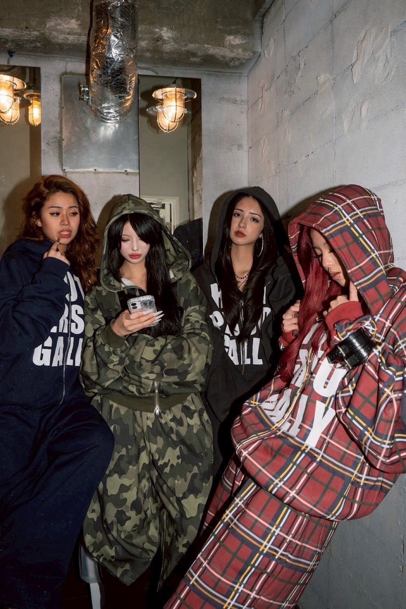 iconic logo print hoodie – YZ
