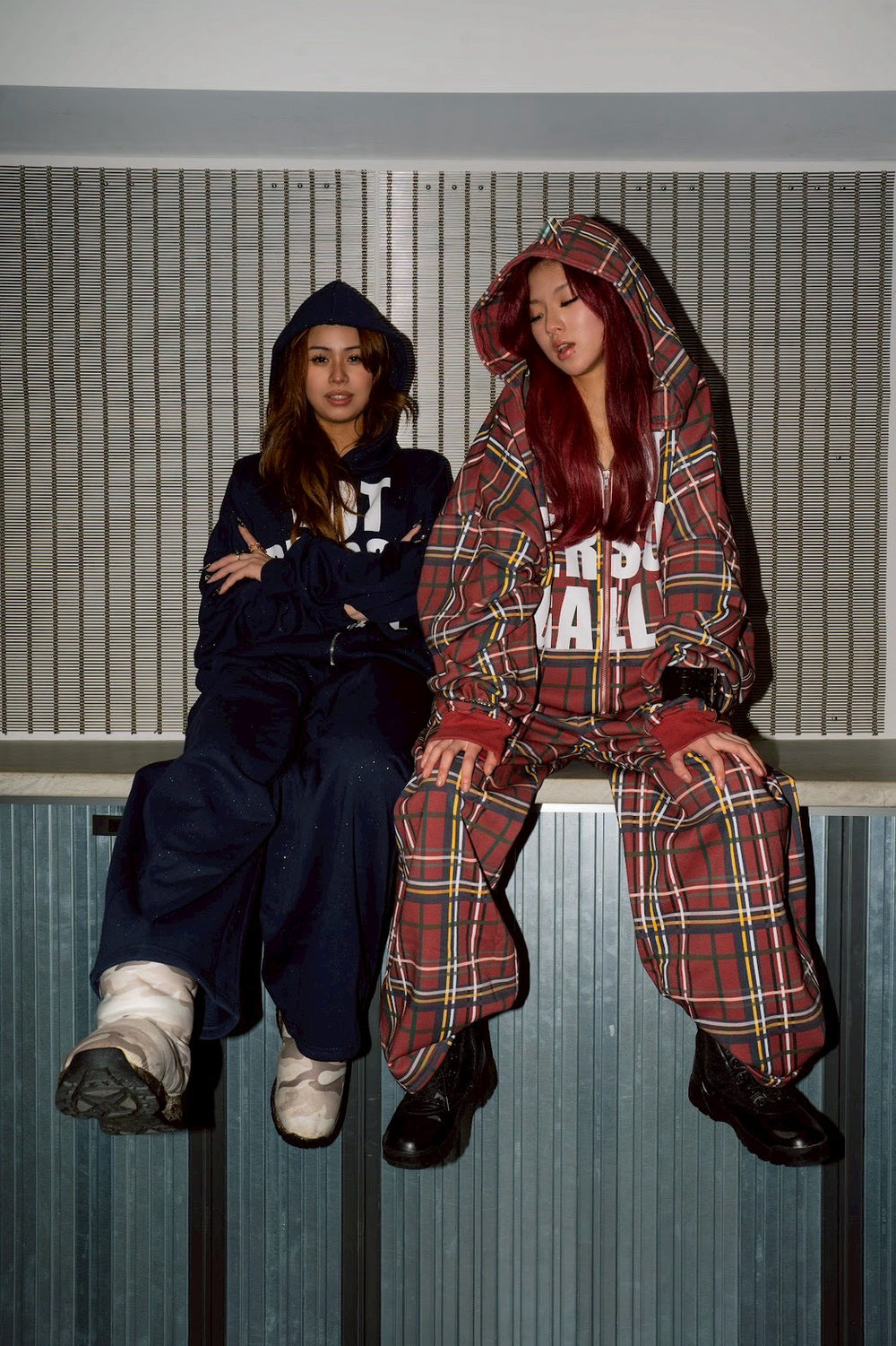 iconic logo print hoodie – YZ