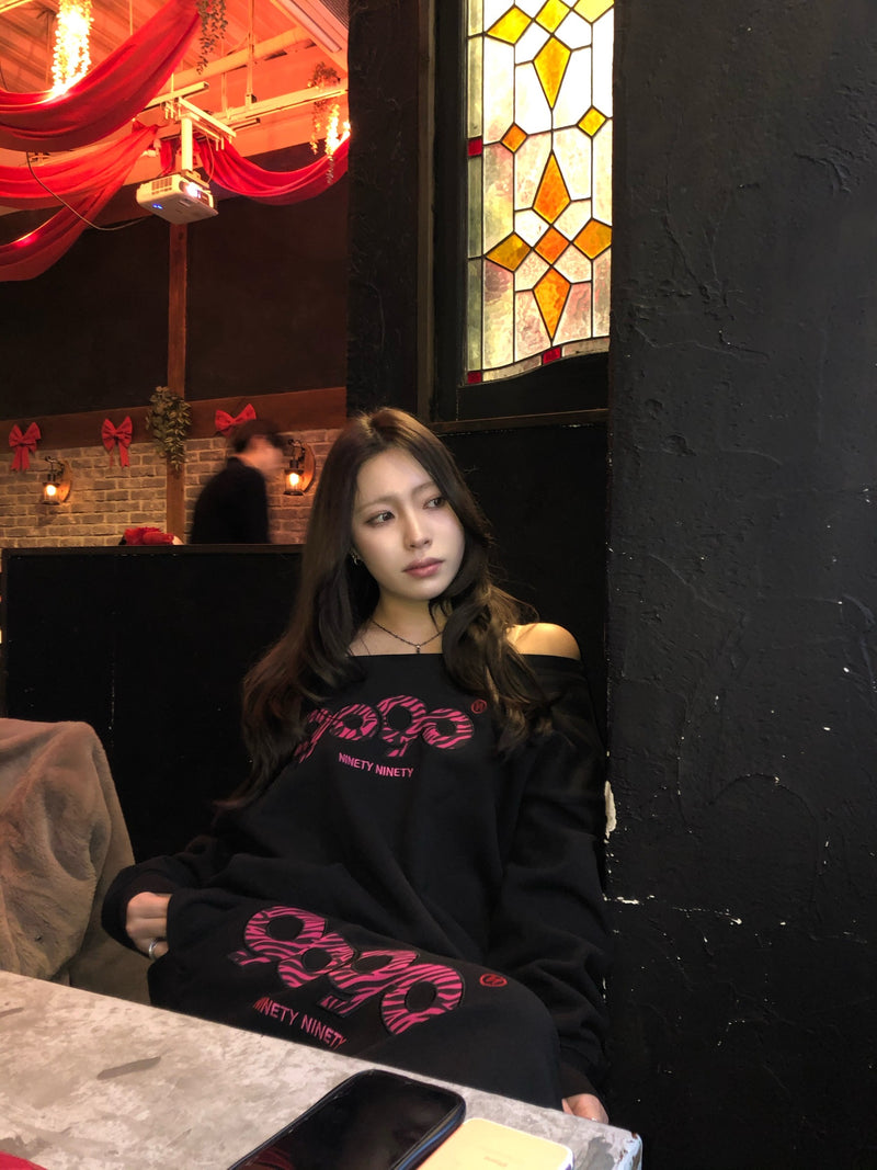 OG Logo Valentine Off-Shoulder Sweat – YZ