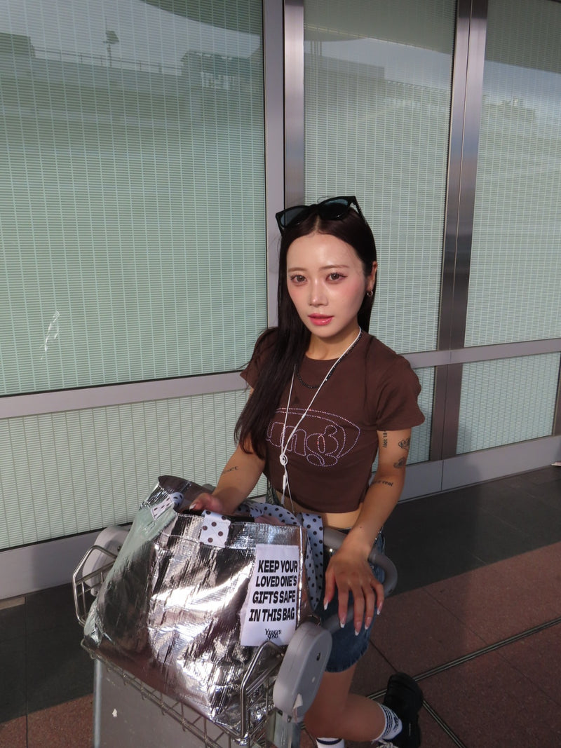 yung 로고 라인스톤 핏 티 