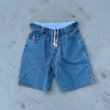 拳擊手停靠牛仔短褲