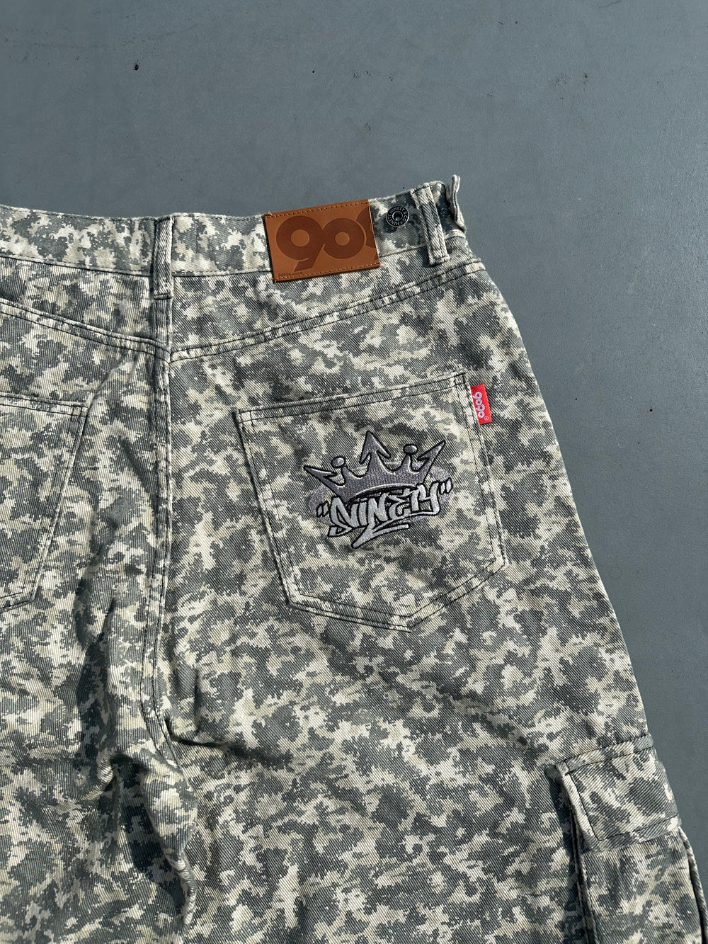 King Logo Assort Cargo Shorts – YZ