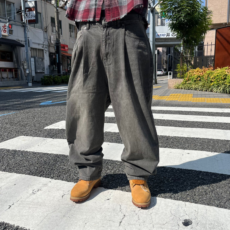 King Logo Wide TUCK DENIM PANTS