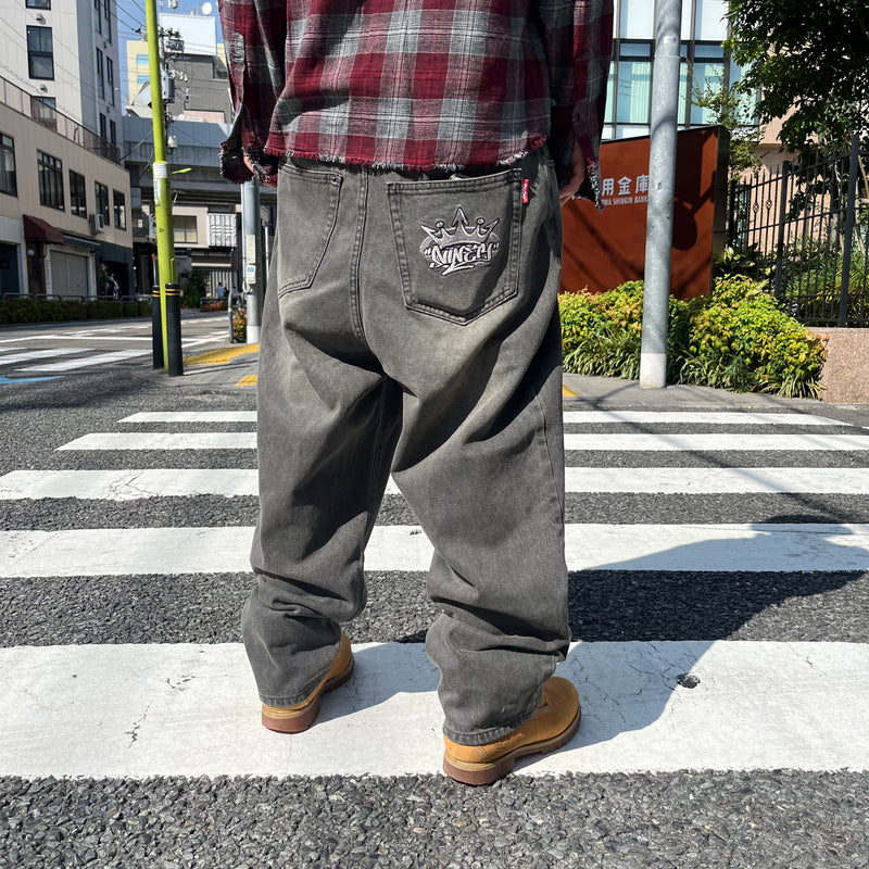 King Logo Wide TUCK DENIM PANTS