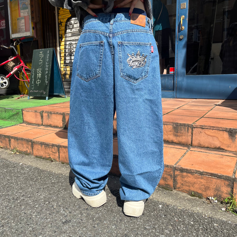 King Logo Wide TUCK DENIM PANTS