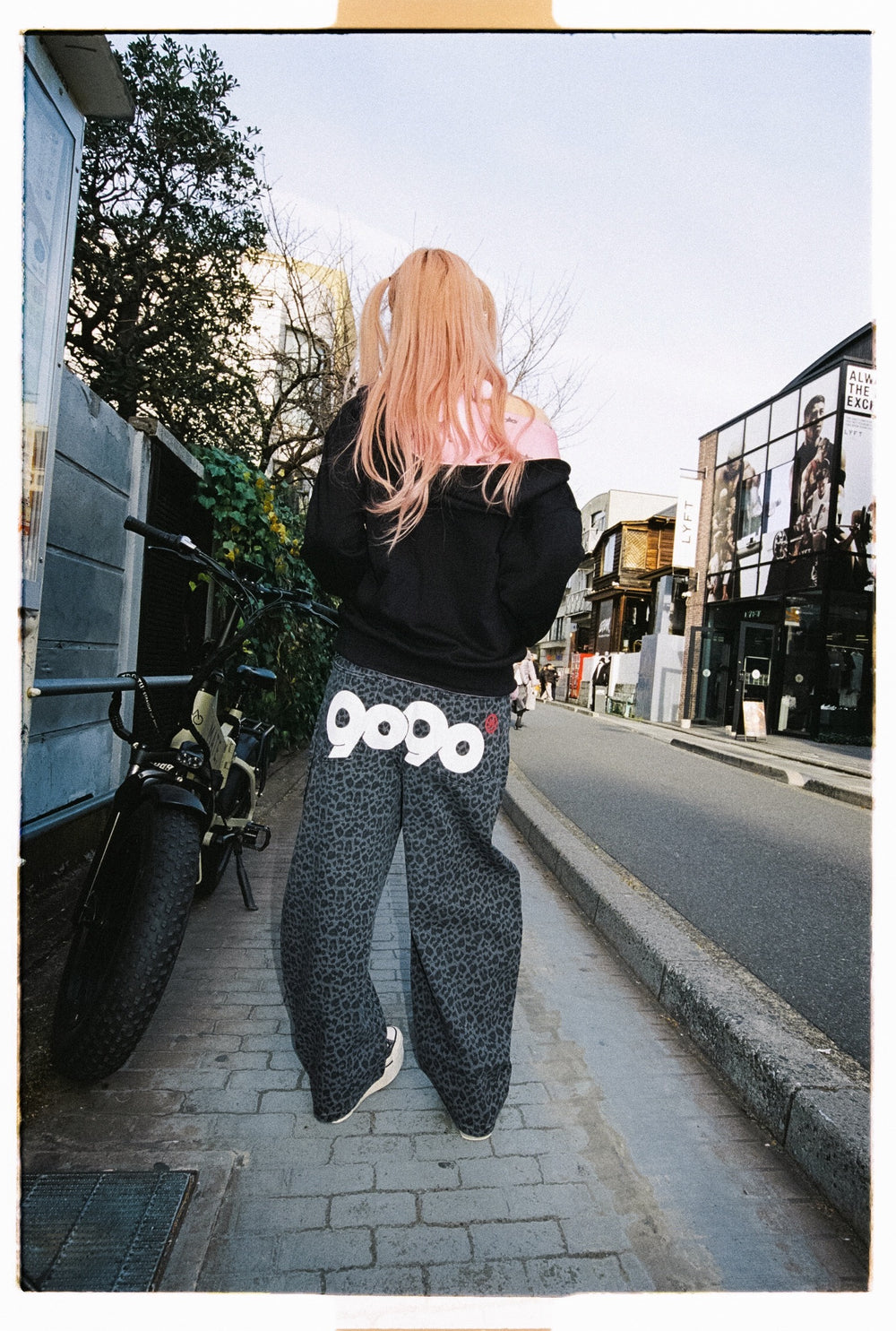 9090 OG Logo Painted Denim Pants – YZ