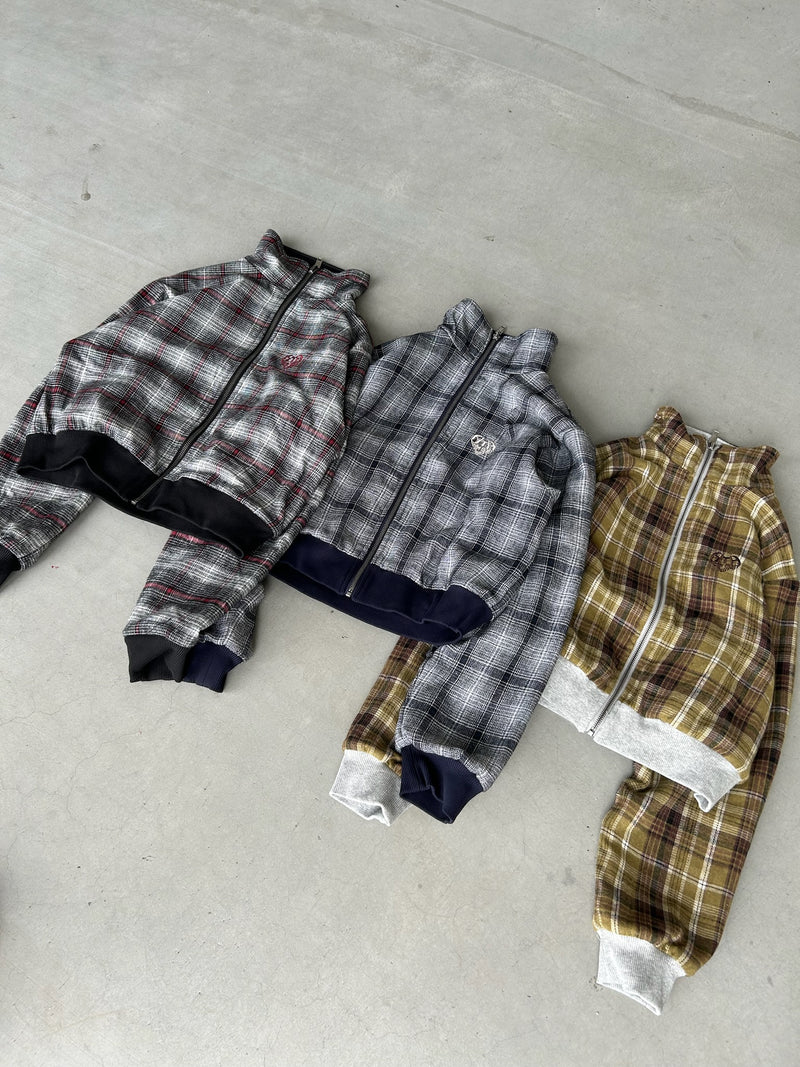 reversible check pattern zip stand