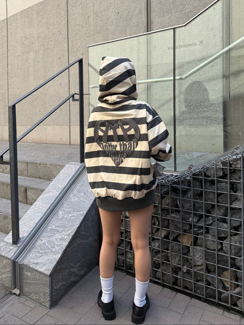border heart logo hoodie