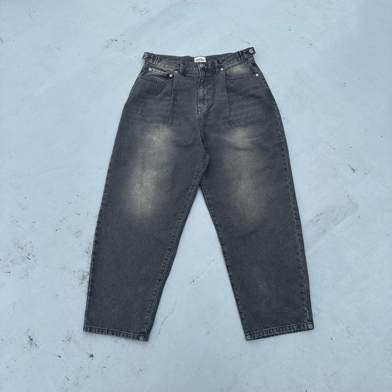 King Logo Wide TUCK DENIM PANTS