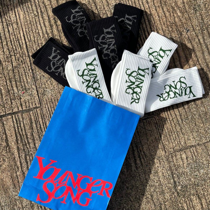 universal logo socks