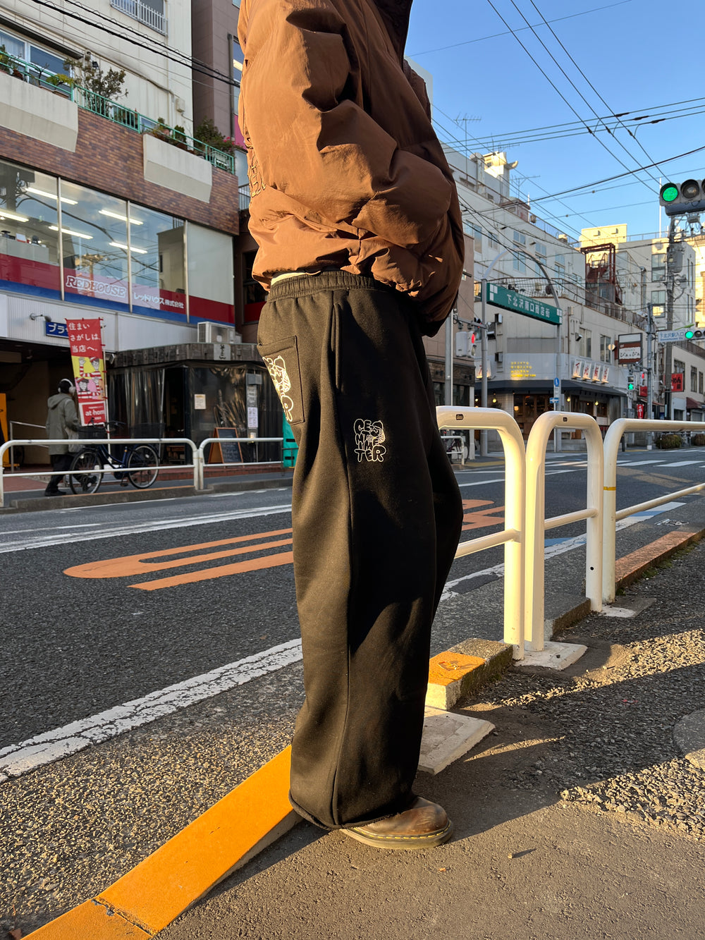 Doodle logo baggy sweat pants – YZ