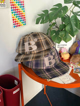 B logo Wappen Check Cap