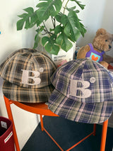 B logo Wappen Check Cap