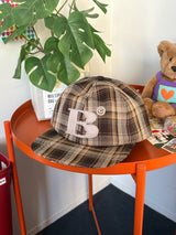 B logo Wappen Check Cap