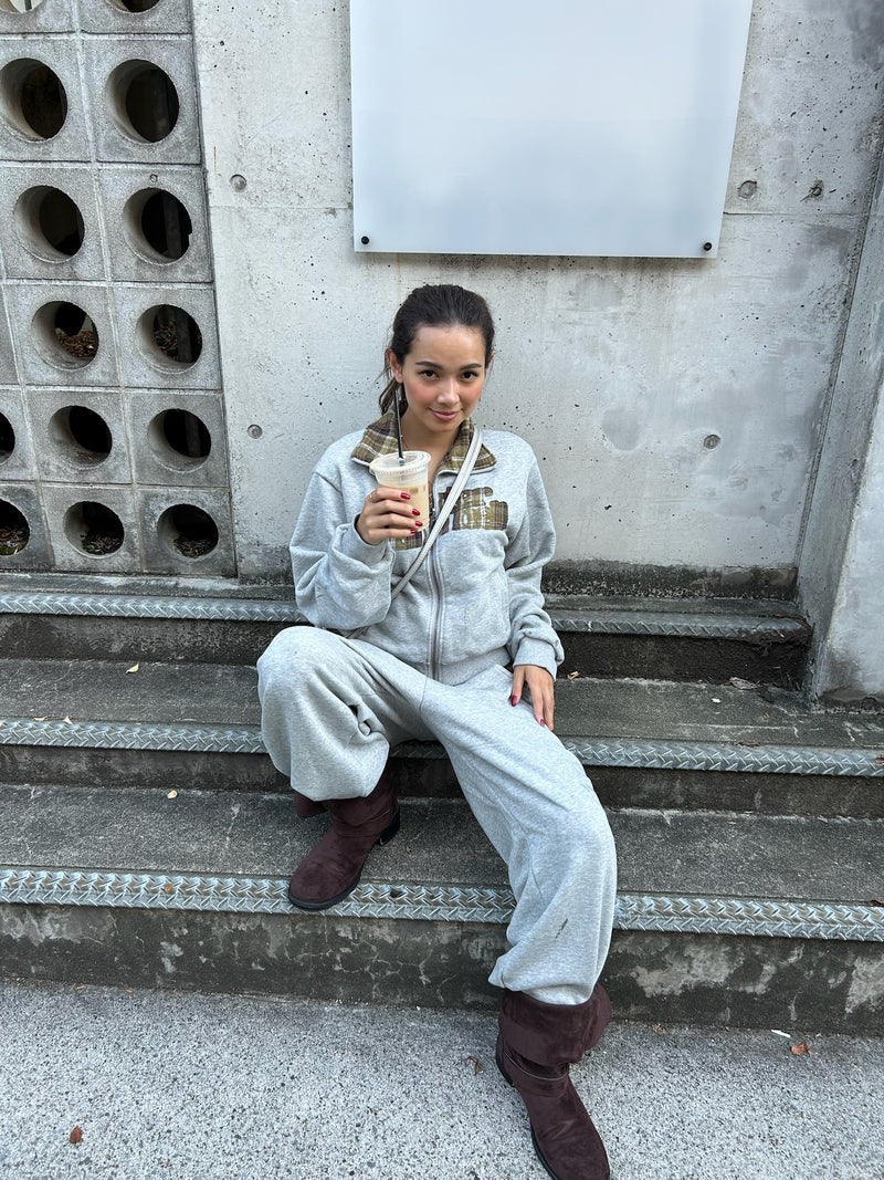 reversible check pattern zip stand