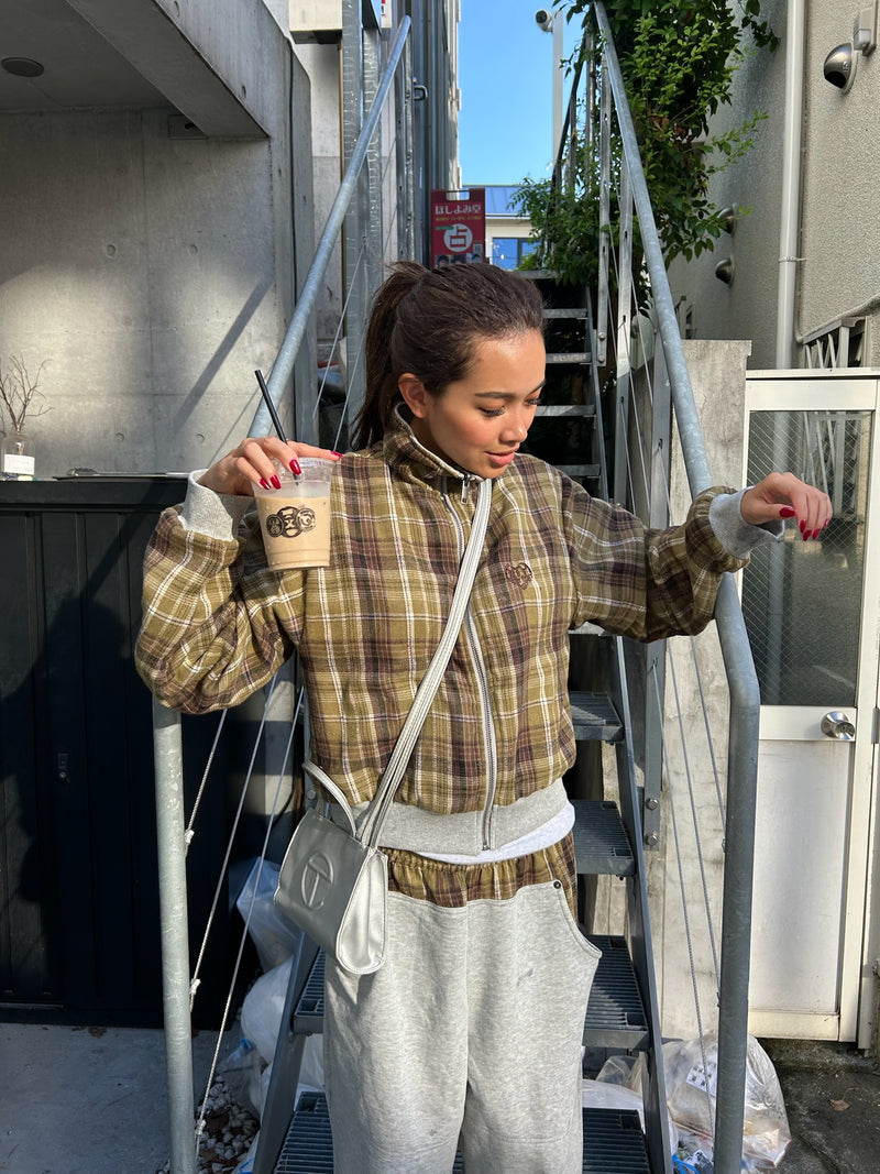 reversible check pattern zip stand