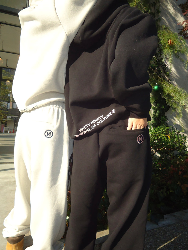 9090 OG Logo Rich Sweat Pants