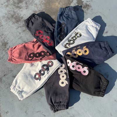 9090 OG Logo Rich Sweat Pants