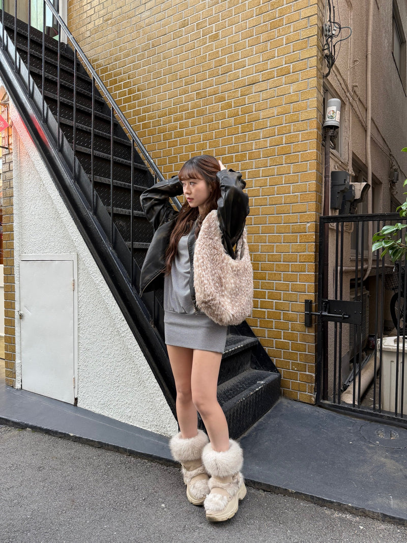 volume far shoulder bag 