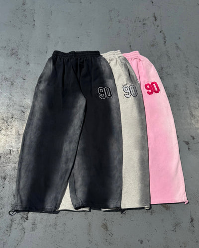 90 넘버링 스프레이드 스웨트 팬츠 