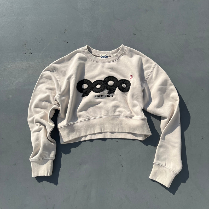 9090 OG Logo Patched Crewneck Sweat (Cropped)