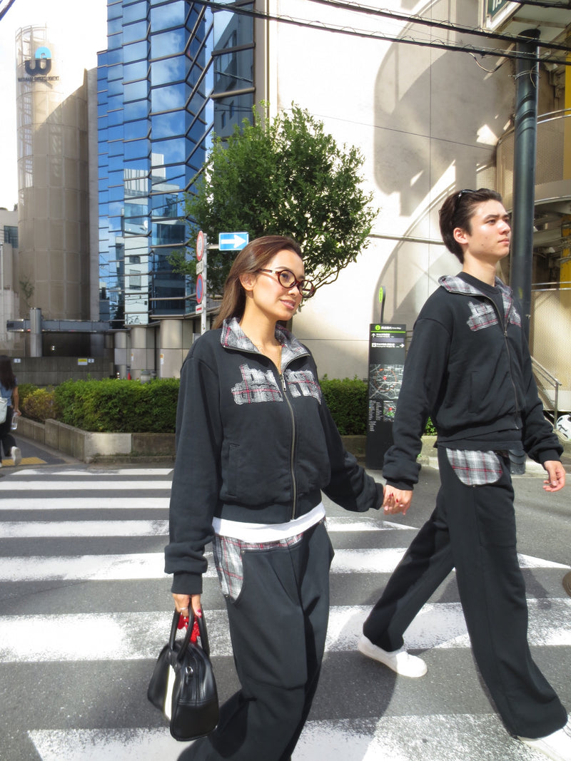 reversible check pattern zip stand