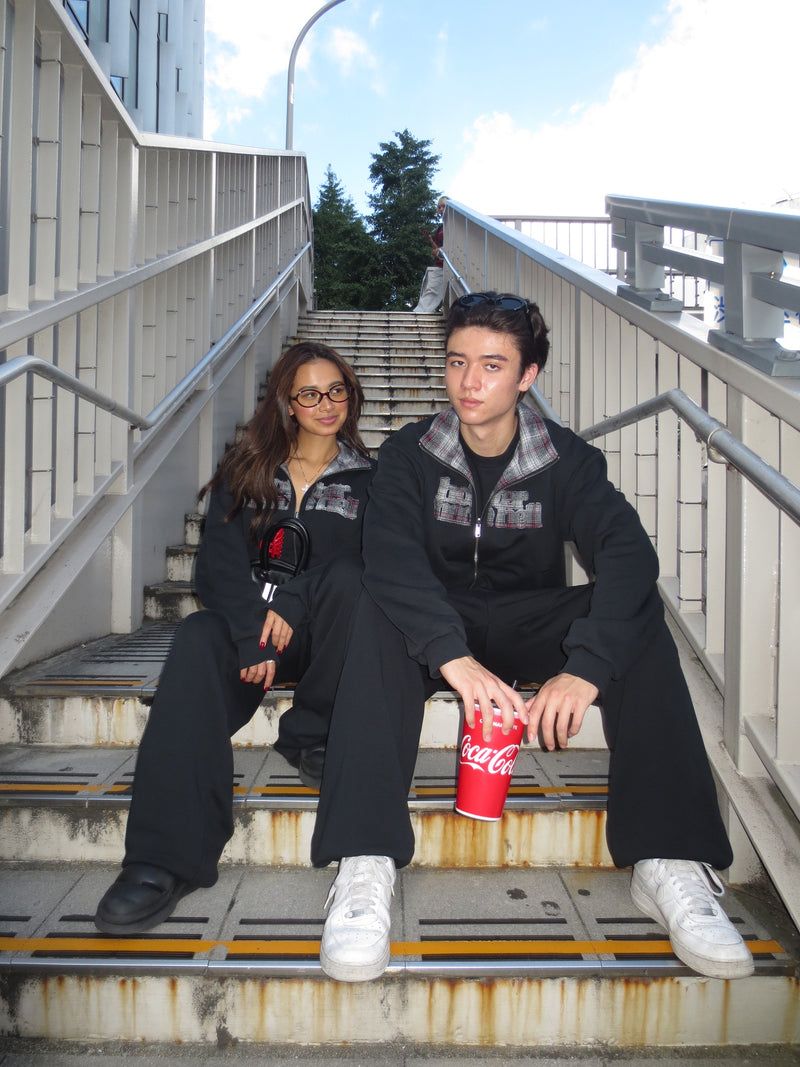 reversible check pattern zip stand