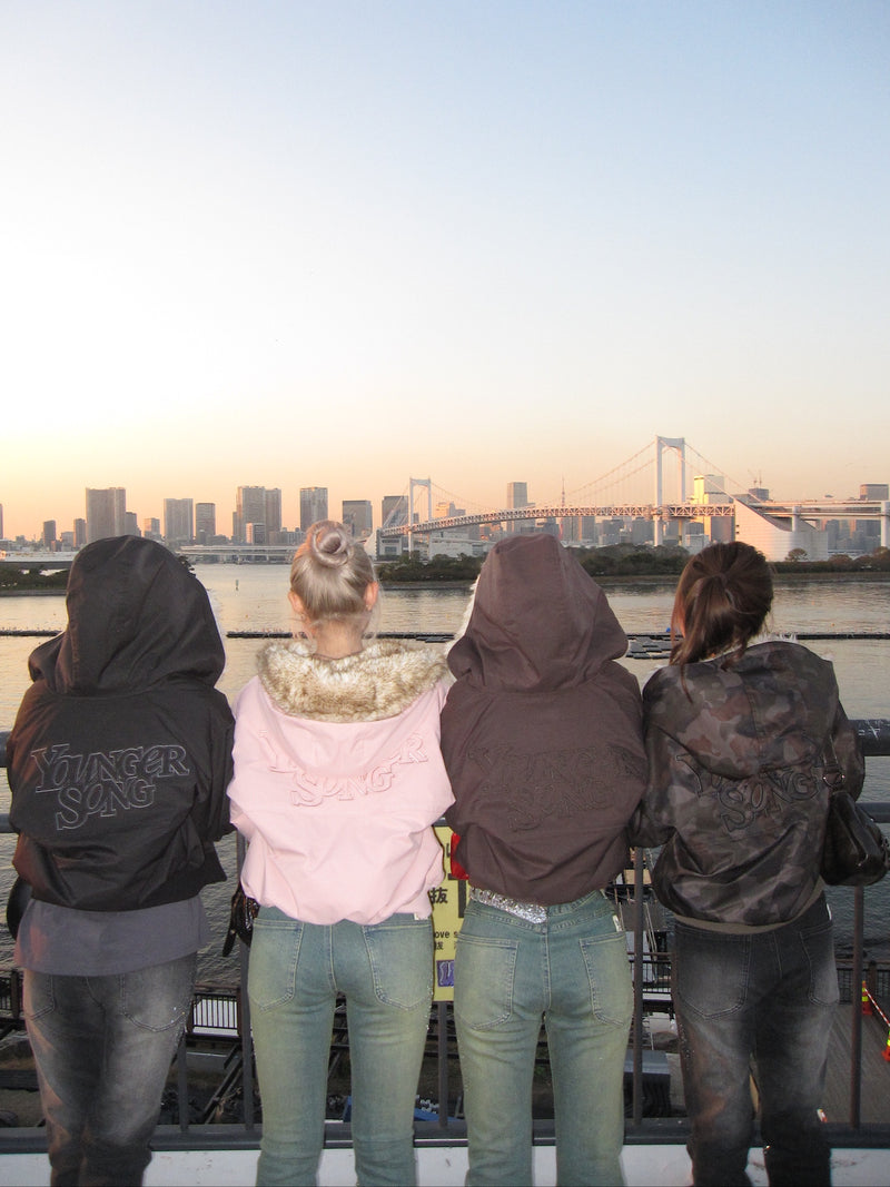 毛絨絨連帽羽絨夾克 